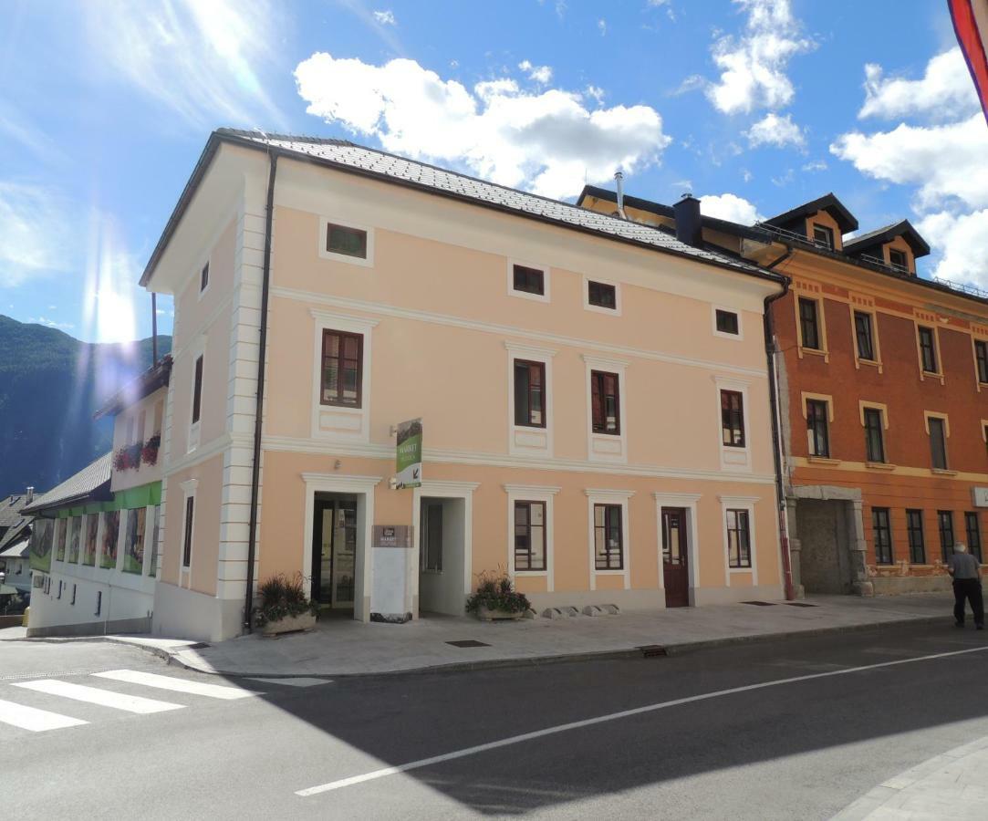 Apartma *